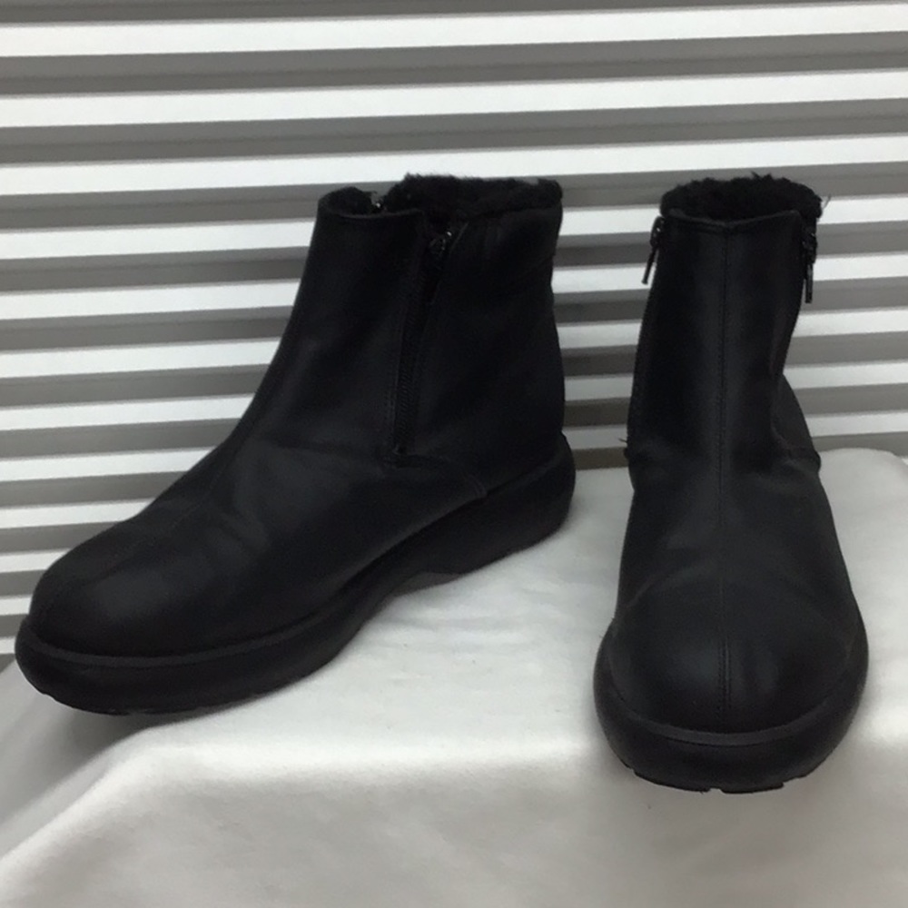 Weather Spirits black ankle booties size 10W